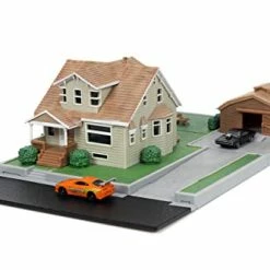Budget 😉 Fast & Furious Nano Hollywood Rides Dom Toretto's House Display Diorama With Two 1.65" Die-cast Cars, Toys For Kids And Adults (33668) 🥰